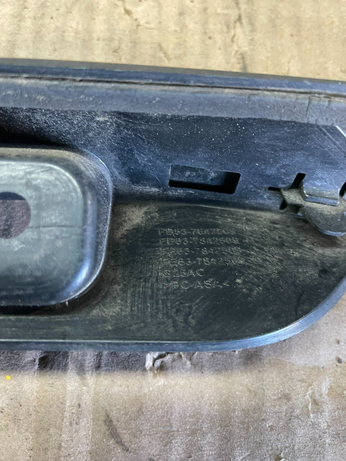 2016 - 2019 Ford Explorer Interceptor Rear Tailgate Molding With Camera M2941 DG8