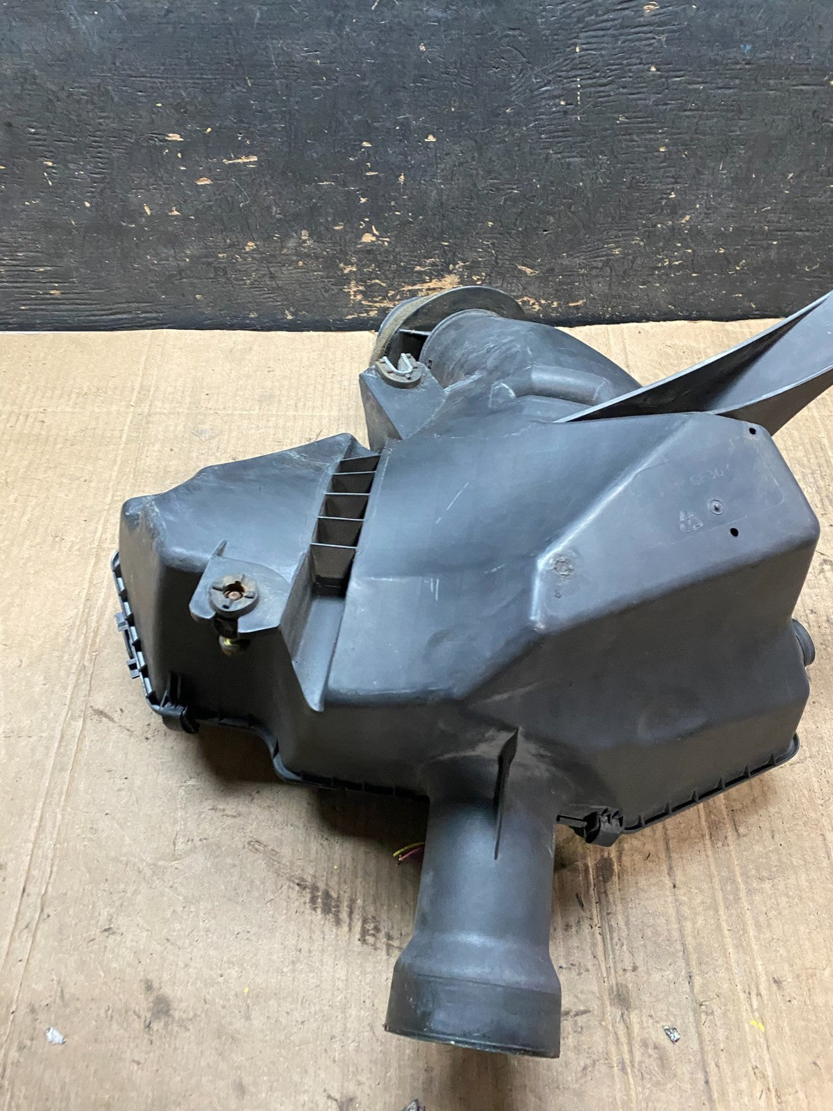 2007 Hummer H3 Air Intake Cleaner Filter Housing Box OEM T4104 DG7