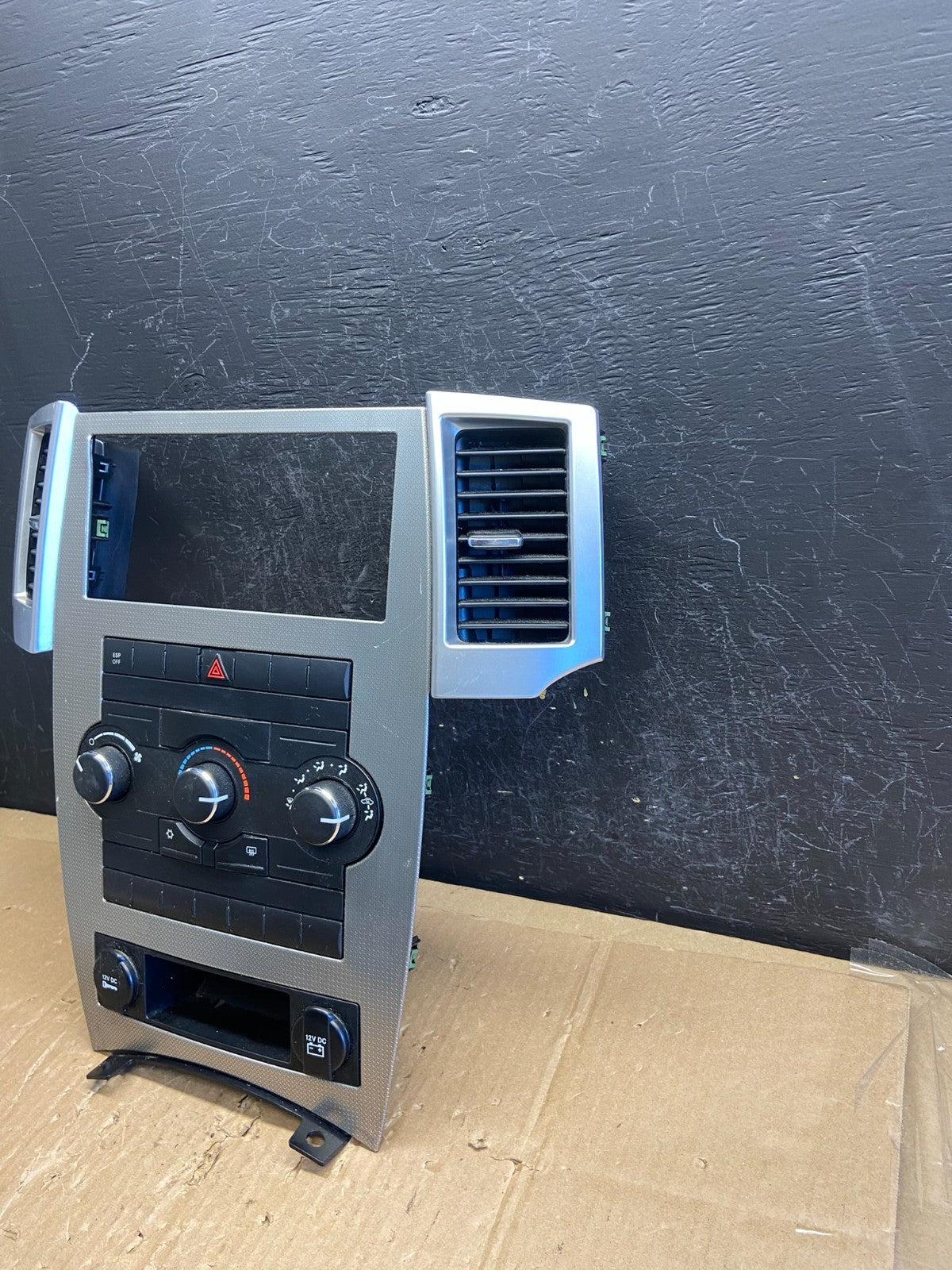 2008 2009 2010 Jeep Commander Grand Cherokee A/C Climate Control Bezel ad6820 DG2