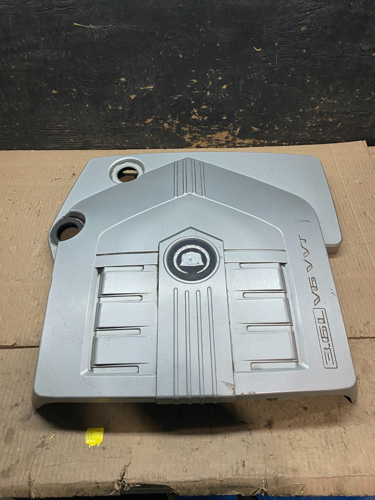 2004 to 2007  Cadillac CTS4.2L Plastic Engine Cover Shield OEM x8196 DG1