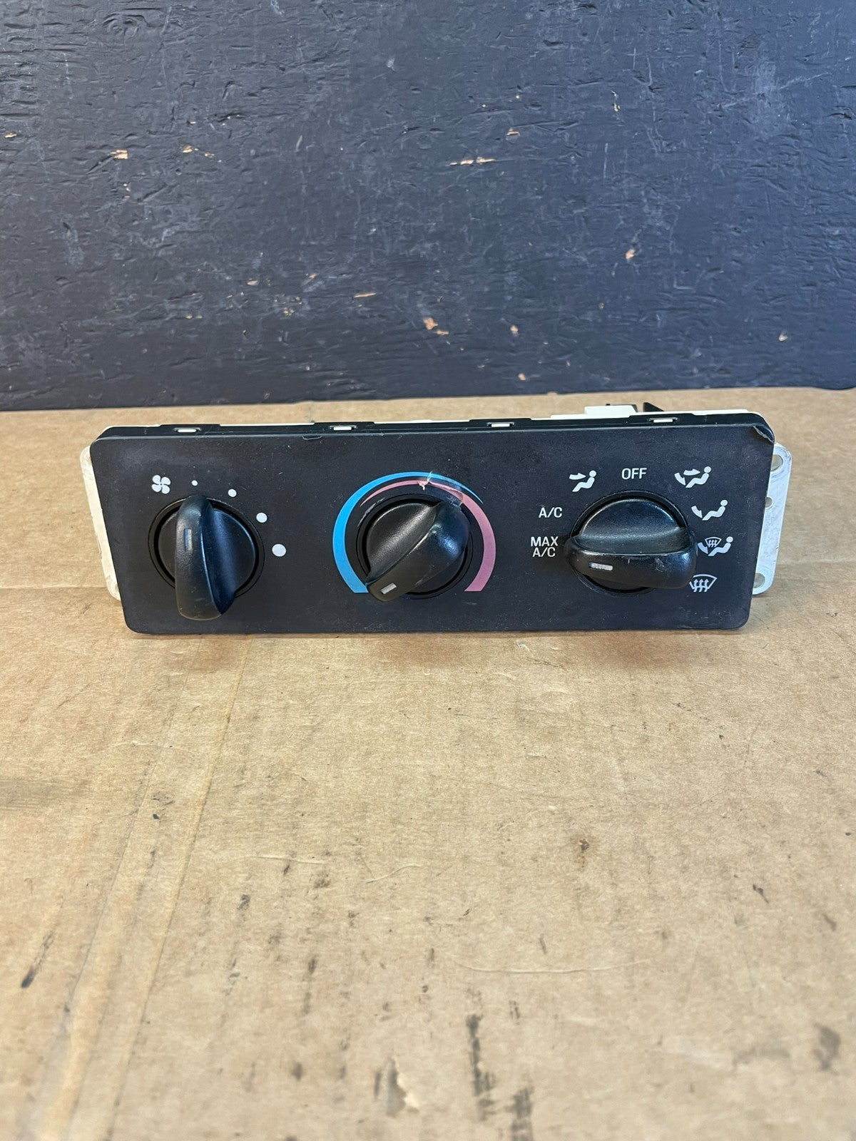 1999 to 2004 Ford F250 F350 Super Duty Heater A/C Climate Control ac5201 DG0