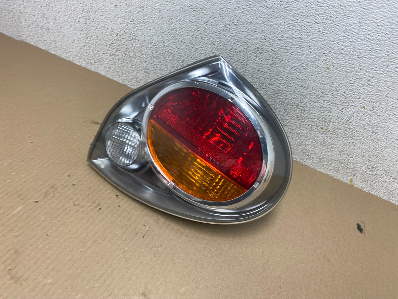 2002 2003 Nissan Maxima Right Passenger RH Side Tail Light OEM M7871 DW1
