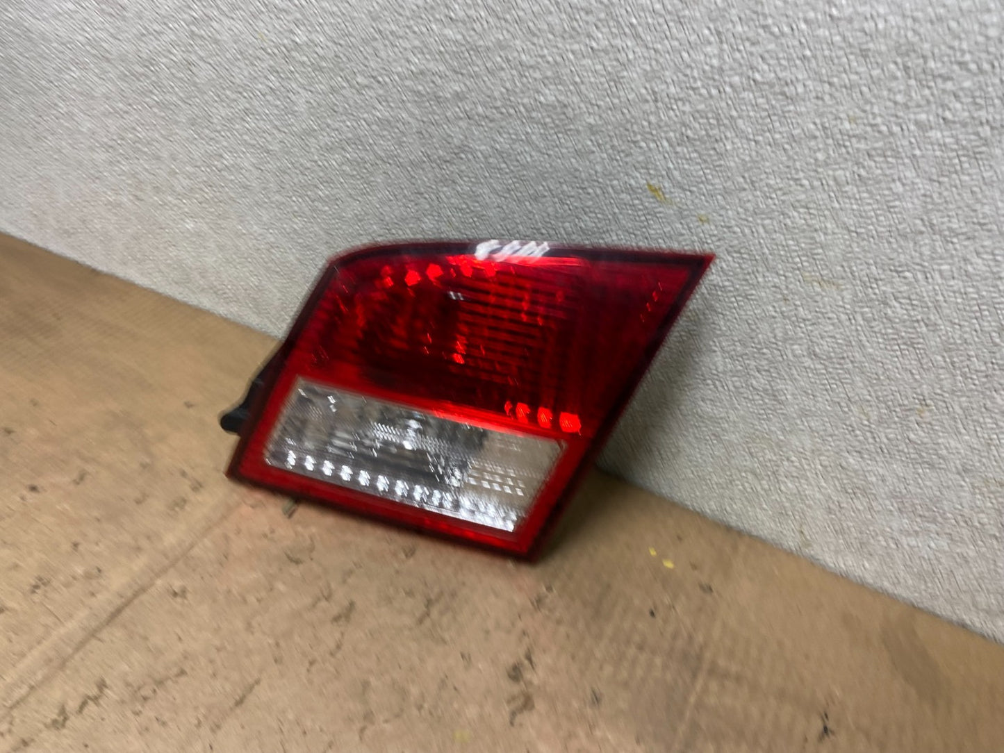 2002-2004 Infiniti i35 Inner Light Right Passenger RH Tail Light OEM AA7091 DW1