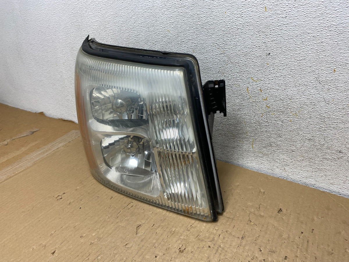 2002-2006 Cadillac Escalade Right Passenger Side Xenon HID Headlight AH28652