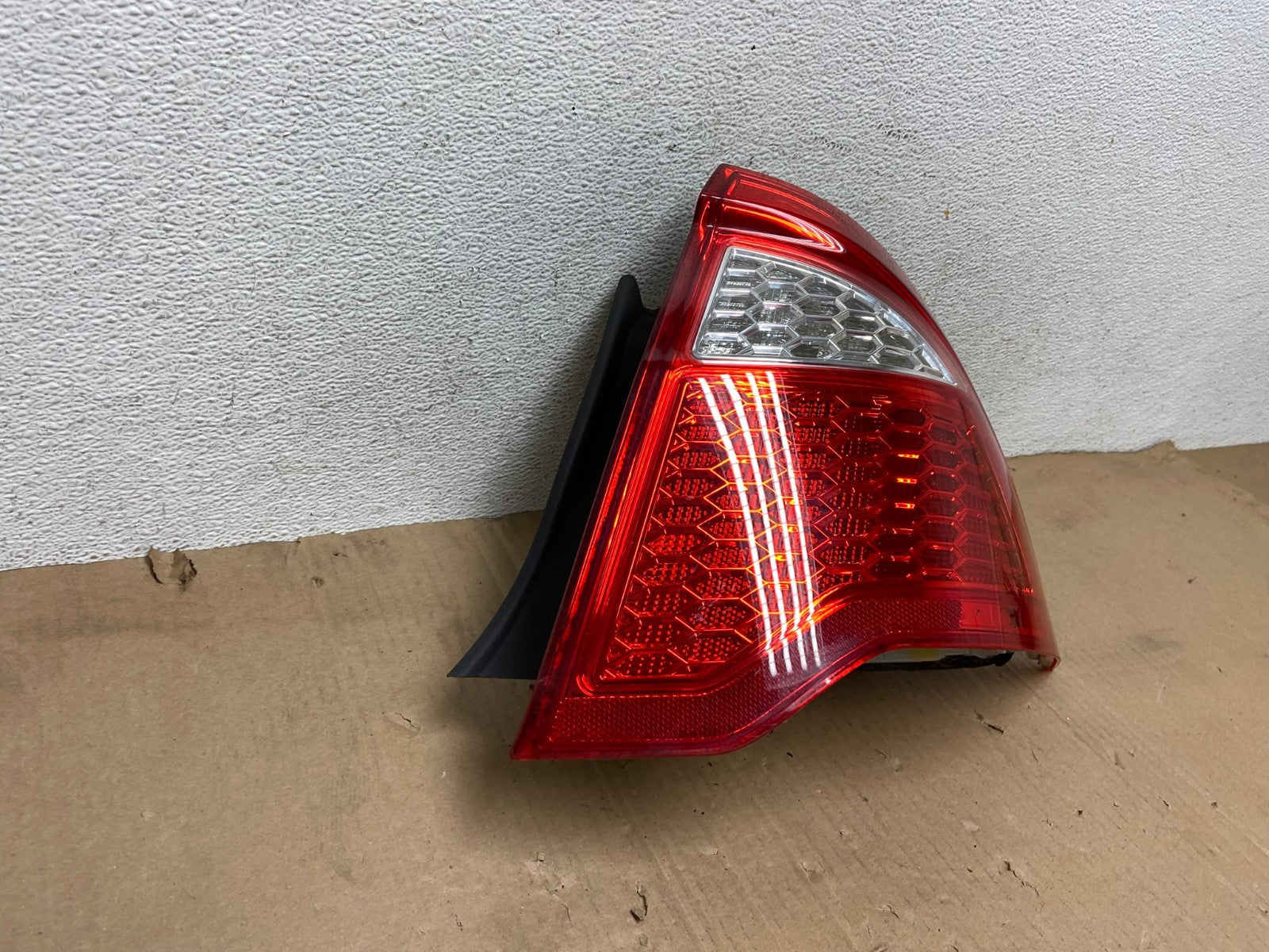 2010 2011 2012 Ford Fusion Right Passenger Side Tail Light AE9117 LK2