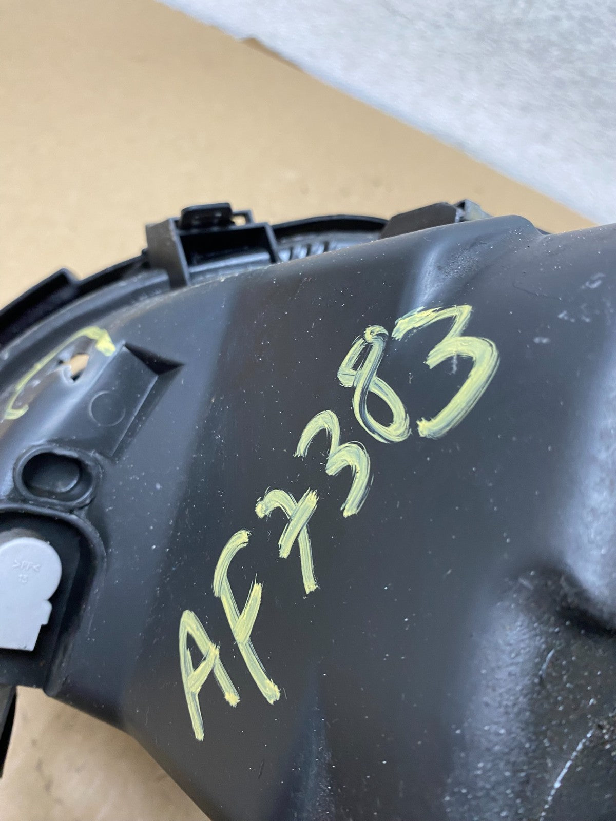 2005 to 2007 Volvo XC70 V70 Right Passenger RH Headlight AF7383 DW12