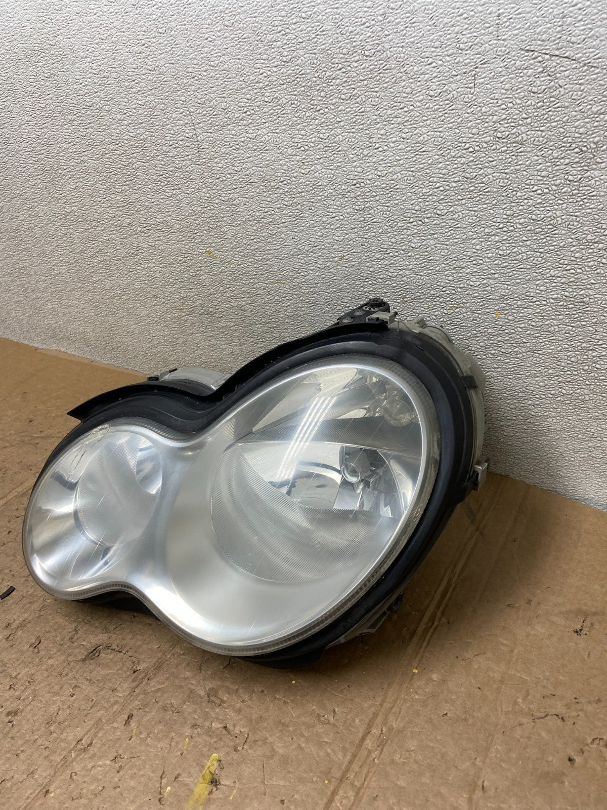 2005 to 2007 Mercedes-Benz C-Class Left Driver LH Side Headlight OEM AA4220 DW1