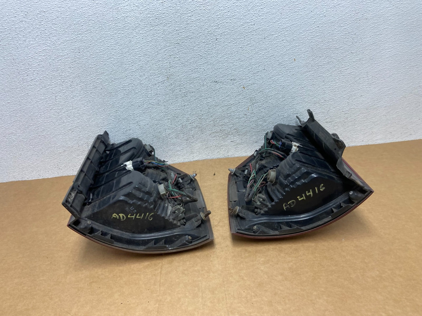 2001-2002 Mitsubishi Montero Left+Right Set Tail Lights AD4416 DG9