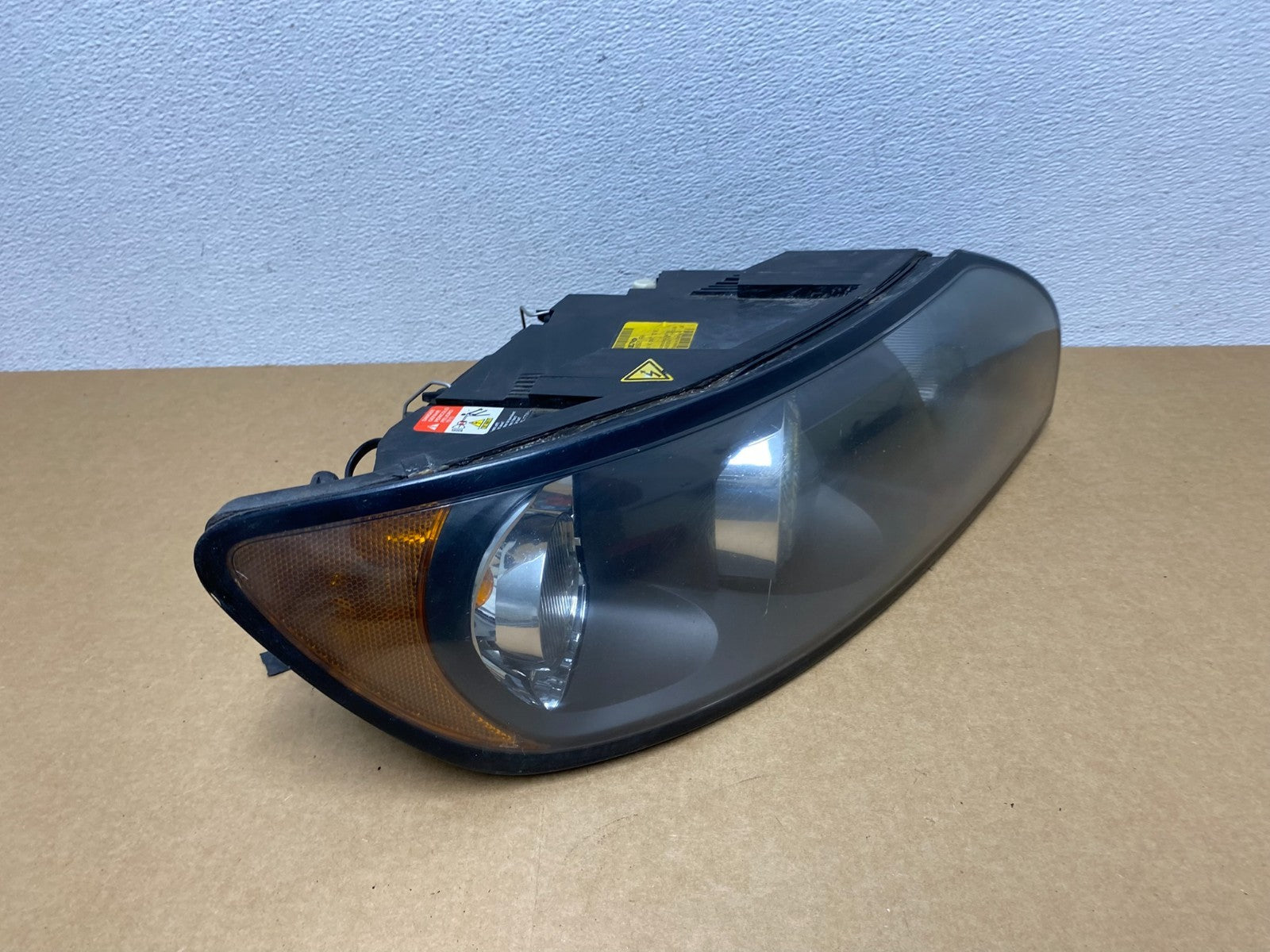 2007-2010 Volvo C70 Convertible Right Passenger RH Side Headlight AC1663 DG2