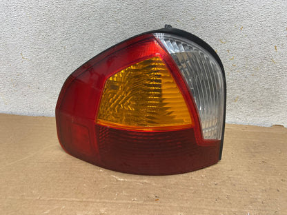 2001 - 2004 Hyundai Santa Fe Left Driver LH Side Tail Light AH8463 LK0