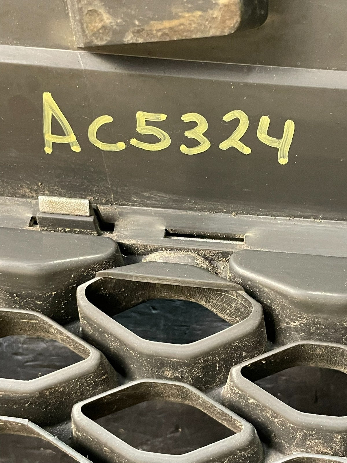 2010 to 2012 Nissan Sentra Front Upper Grill Grille AC5324 DG5