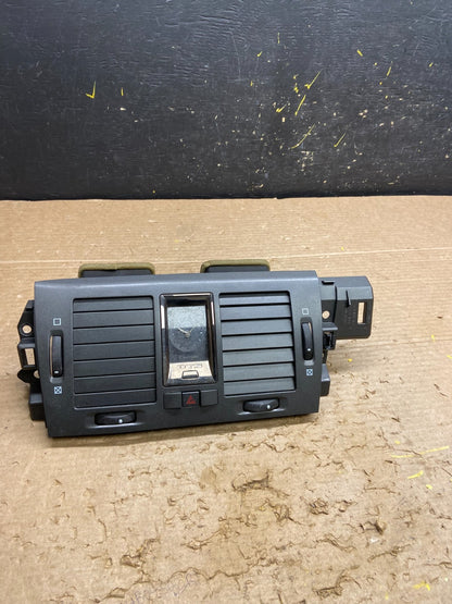 2006 to 2011 Cadillac DTS Dash Center Air Vent Heater Bezel OEM W3077 DG0