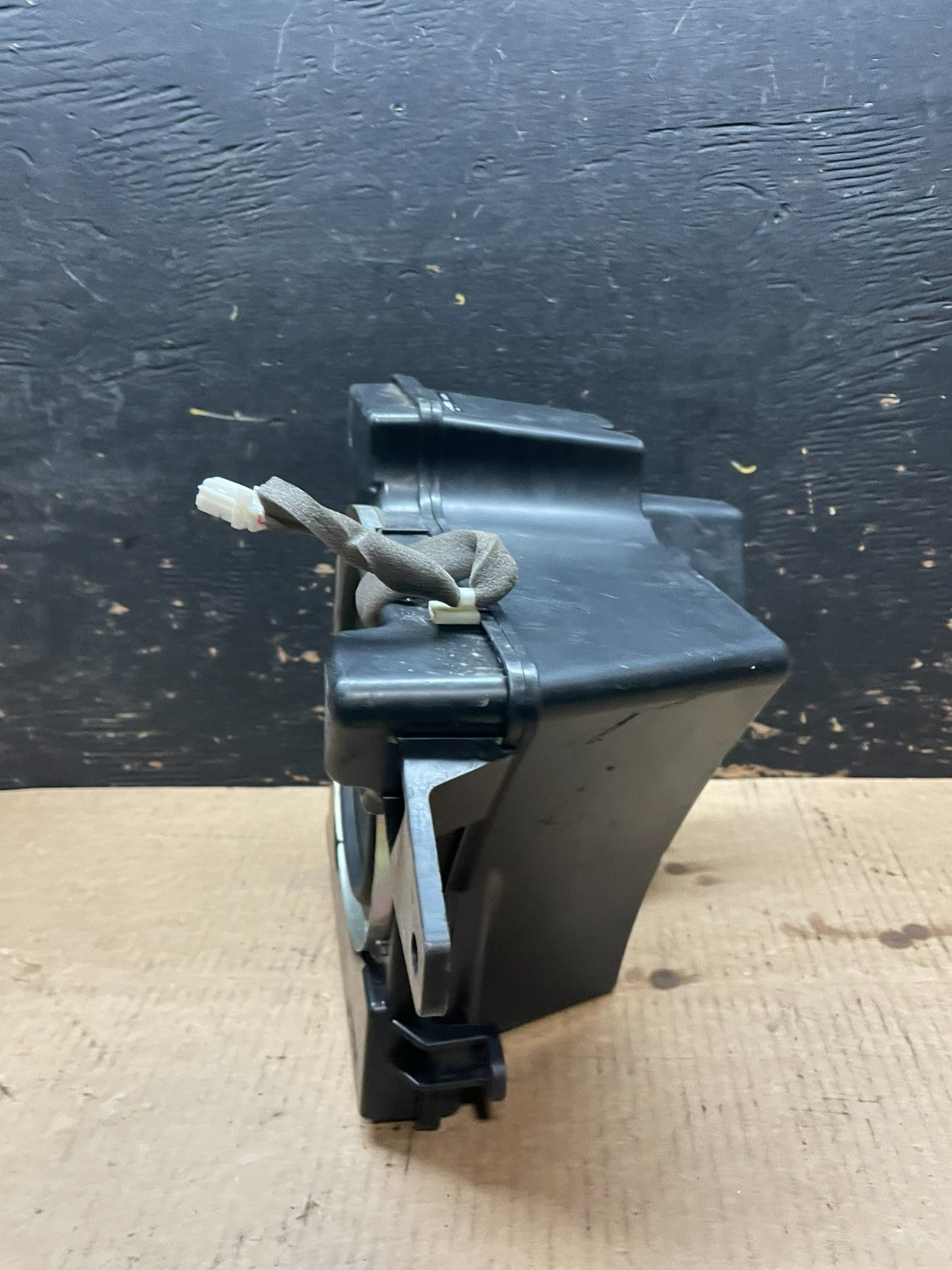 2011 to 2017 Honda Odyssey Rear Subwoofer Speaker OEM y9529 DG1