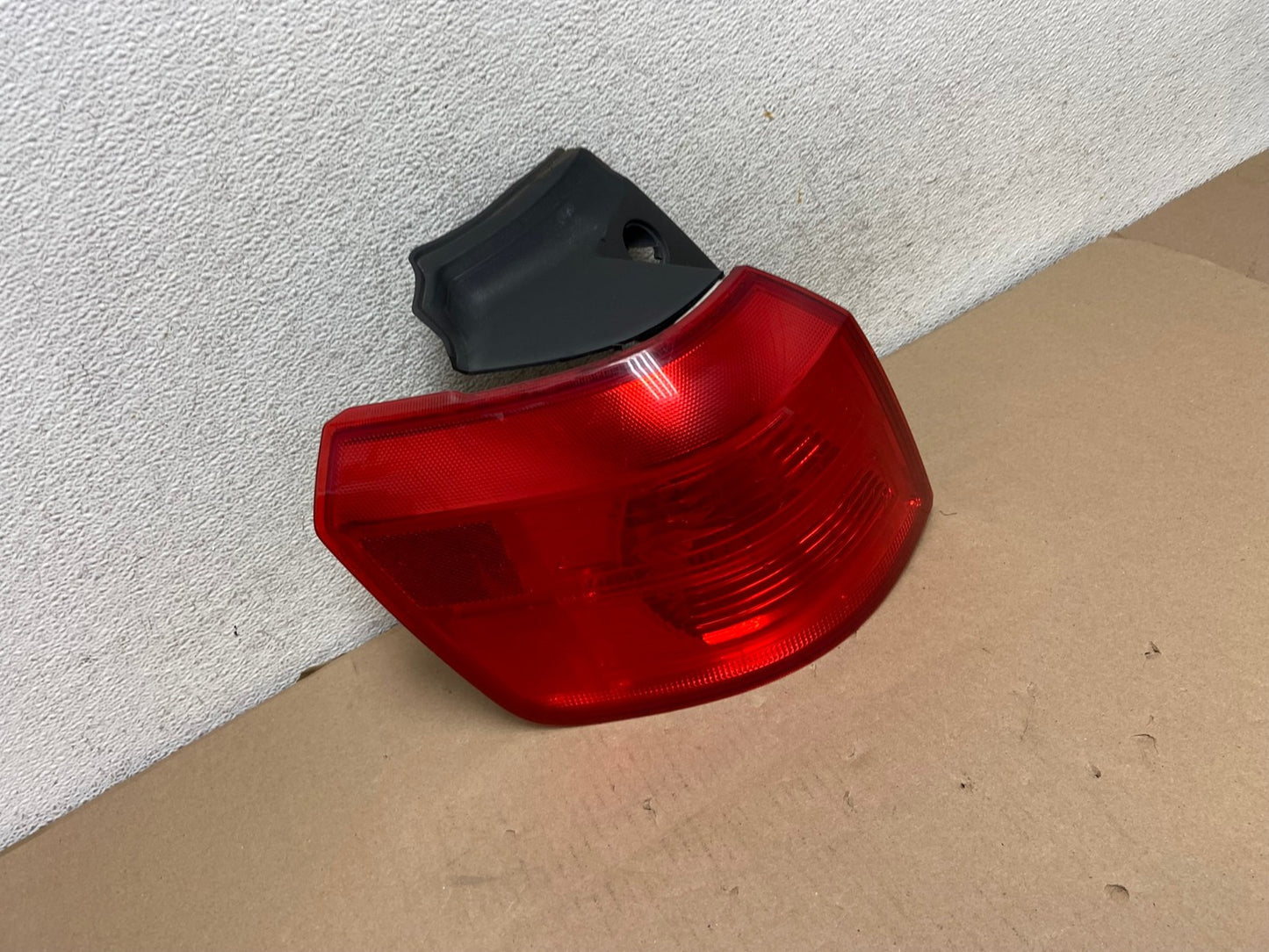 2010 to 2017 GMC Terrain Halogen Tail Light Left Driver Lh Side AG6627 LK2