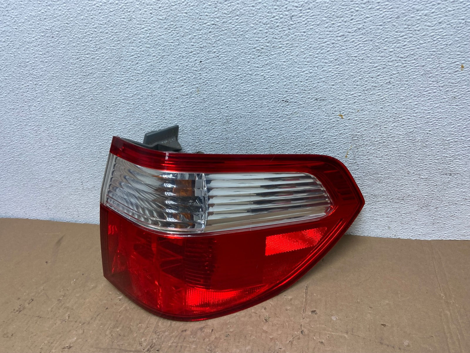 2005 2006 2007 Honda Odyssey Right Passenger RH Side Tail Light AD8200 LK1