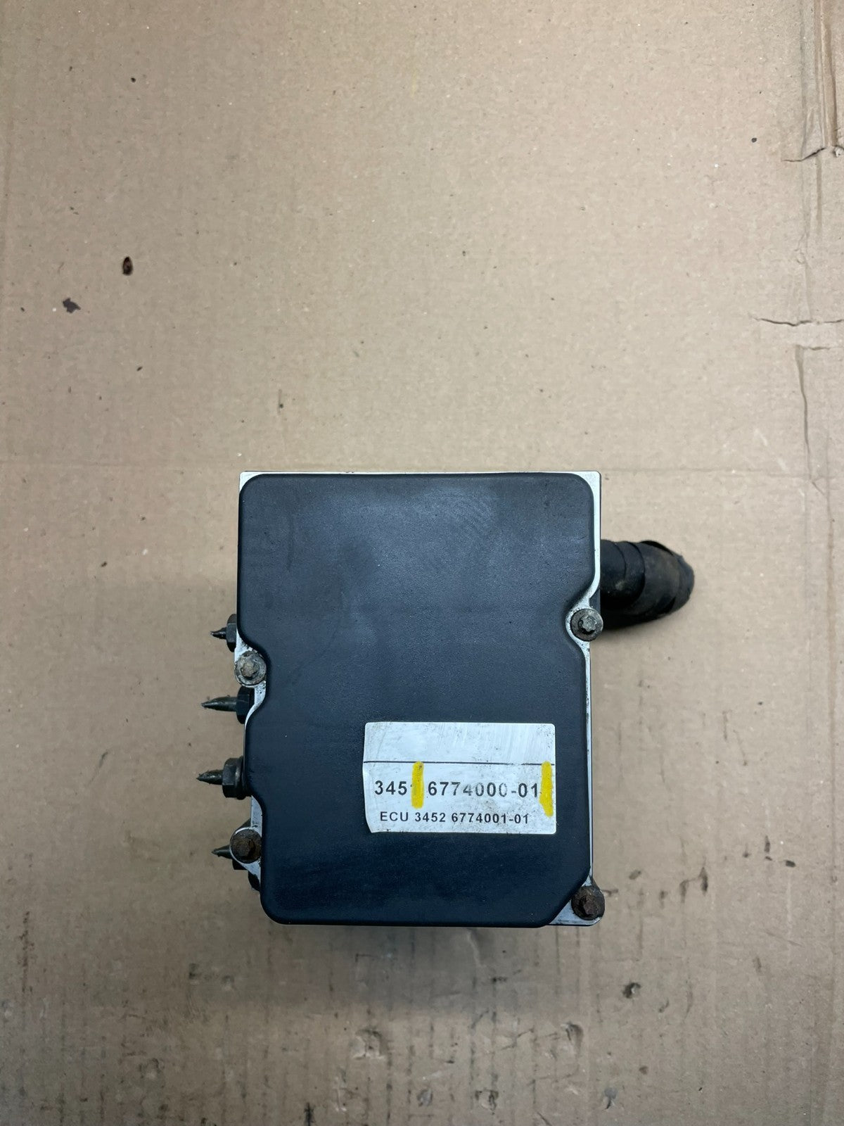 2004 to 2007 BMW 525i ABS Anti-Lock Brake Pump 6774000-01 V1978 DG4