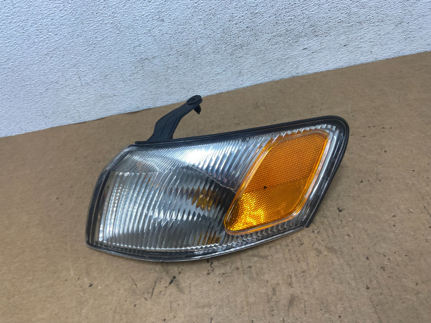 1997 1998 1999 Toyota Camry Left Driver LH Turn Signal AD5189 DW0
