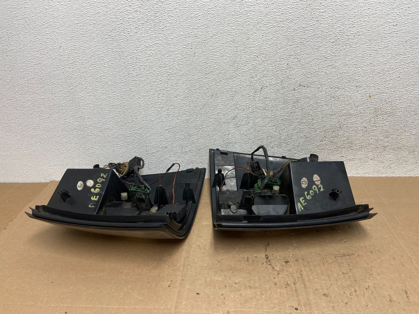 2002 to 2005 Ford Explorer Left+Right Set LED Tail lights ae6092 DG8