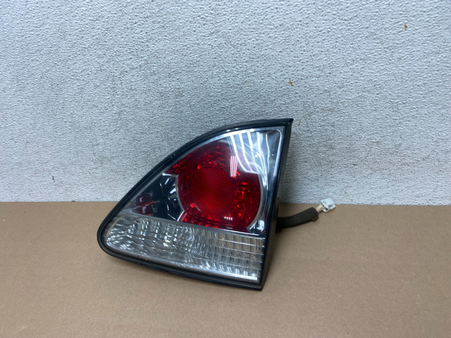 2000-2003 Lexus RX300 Right Passenger Side Rear Inner Tail Light AG5707 DW1