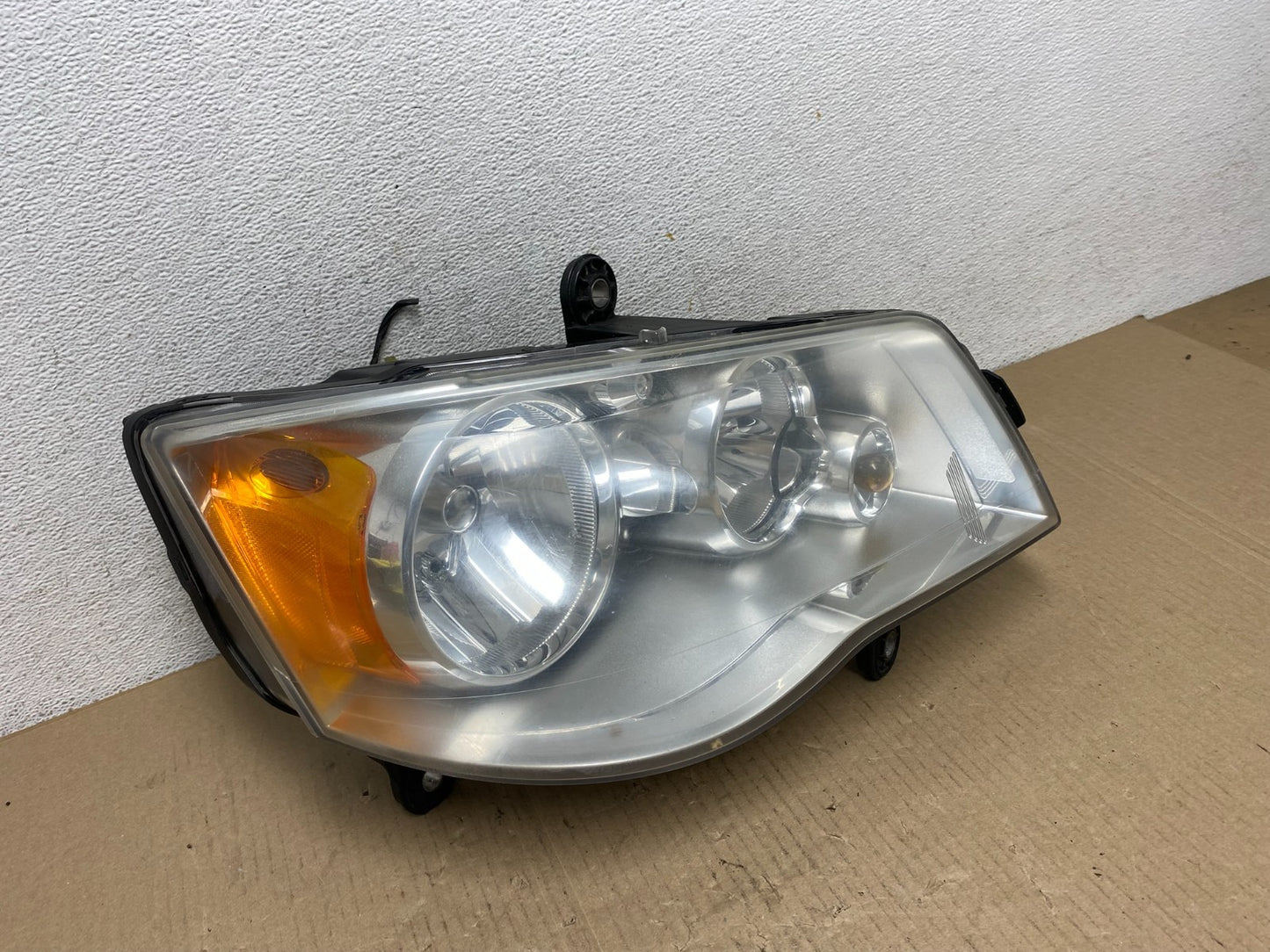 2011 to 2016 Chrysler Town and Country Right Passenger Headlight AF5854 DW2
