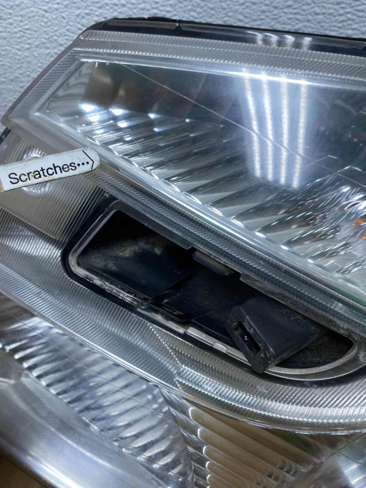 2005 to 2009 Chevrolet Equinox Left+Right Set Halogen Headlights AC7617 DW3