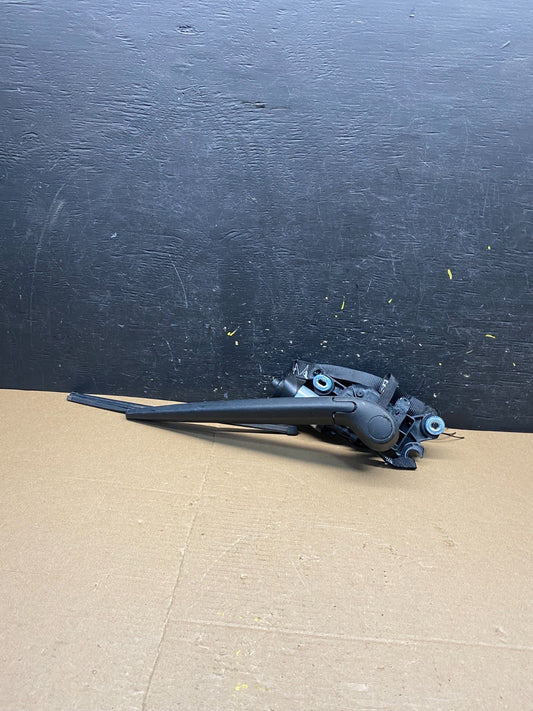 2008-2016 Volvo V70 XC60 XC70 Tailgate Back Door Rear Wiper Motor Wiper Q9496 DG0