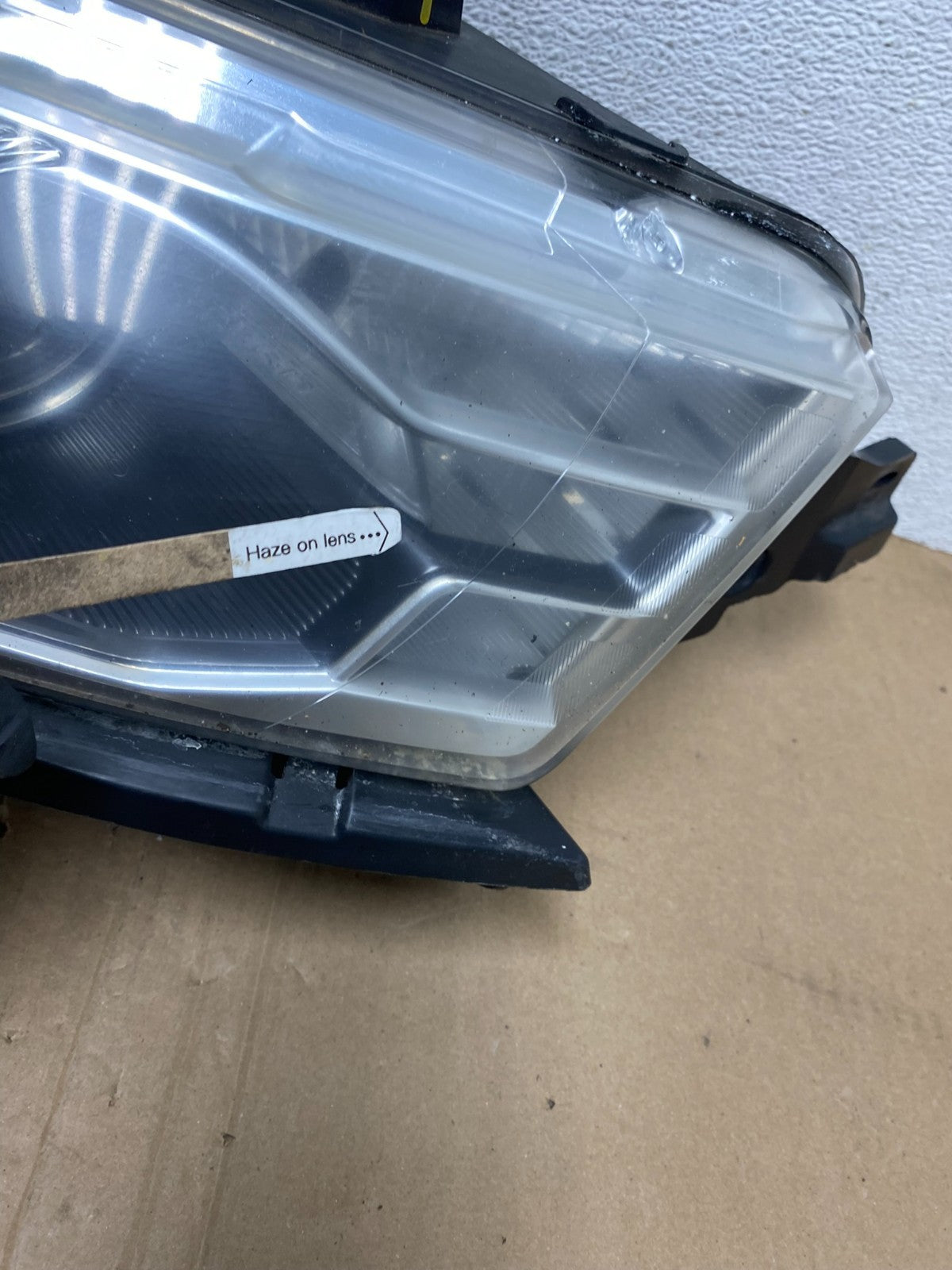 2013 to 2019 Ford Taurus Right Passenger RH Side Headlight Halogen AE9101 DW4