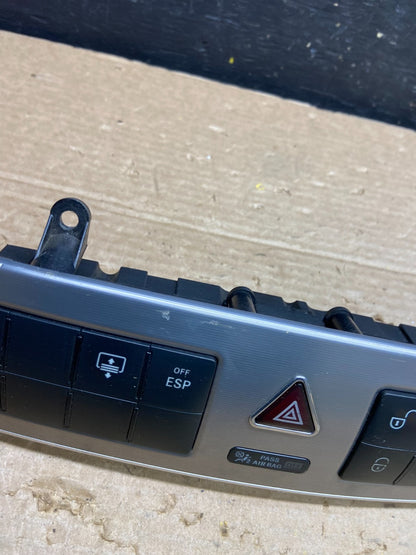 2005 - 2007 Mercedes C230 C240 Center Console Switch Control Unit W3173 DG1