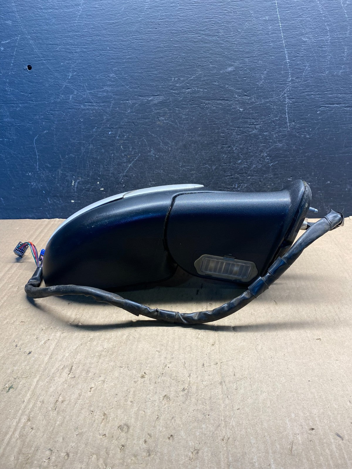 2003-2006 Chevrolet Tahoe Suburban Right Passenger Turn Door Mirror AE7650 DW3