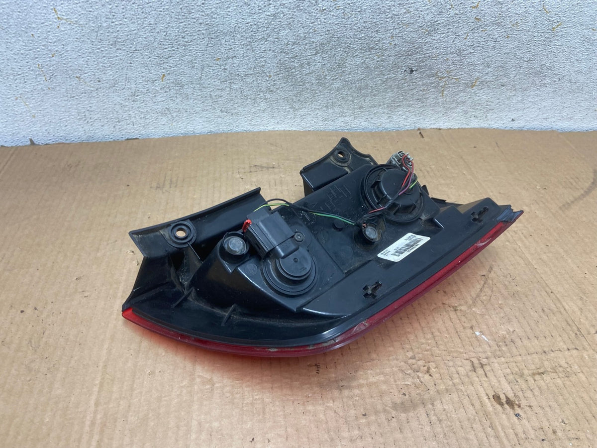 2004 to 2010 Infiniti Qx56 Right Passenger RH Side Tail Light AI7014 LK6