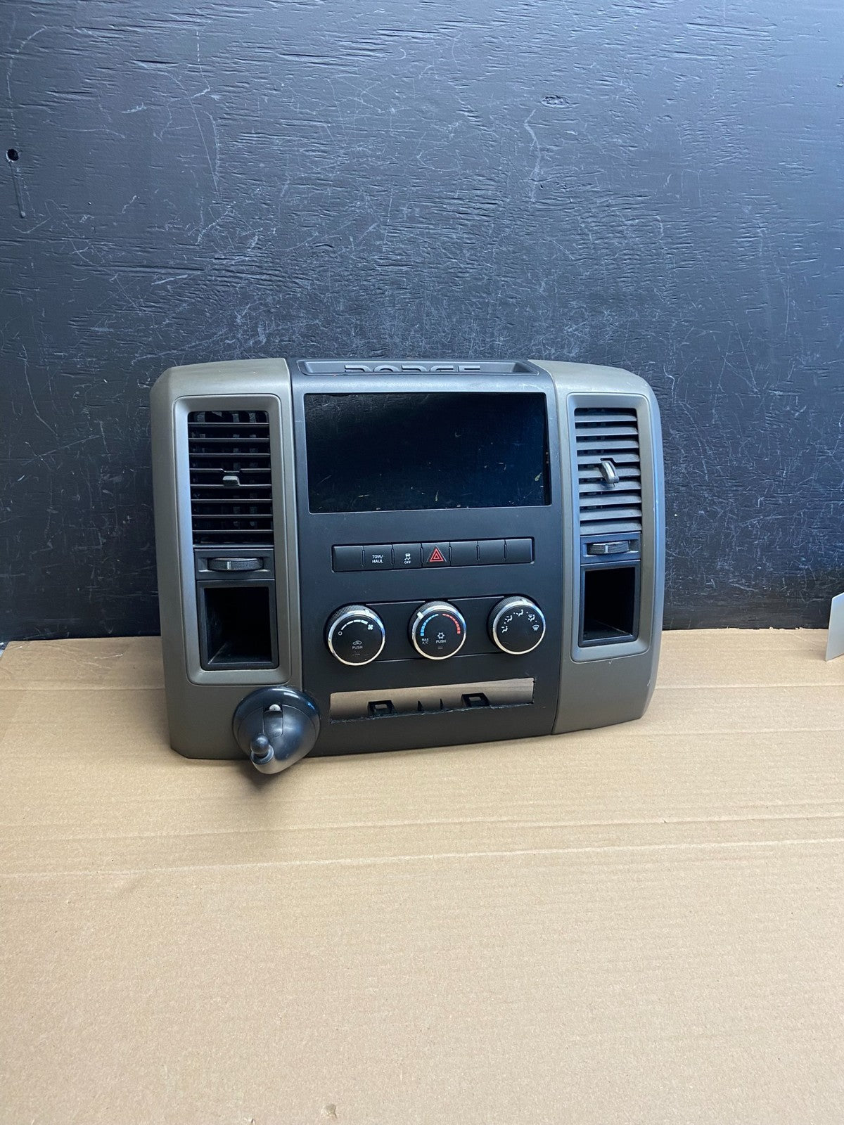 2009 to 2012 Dodge Ram 1500 Center Dash Radio Screen Climate Panel AG0446 DG0