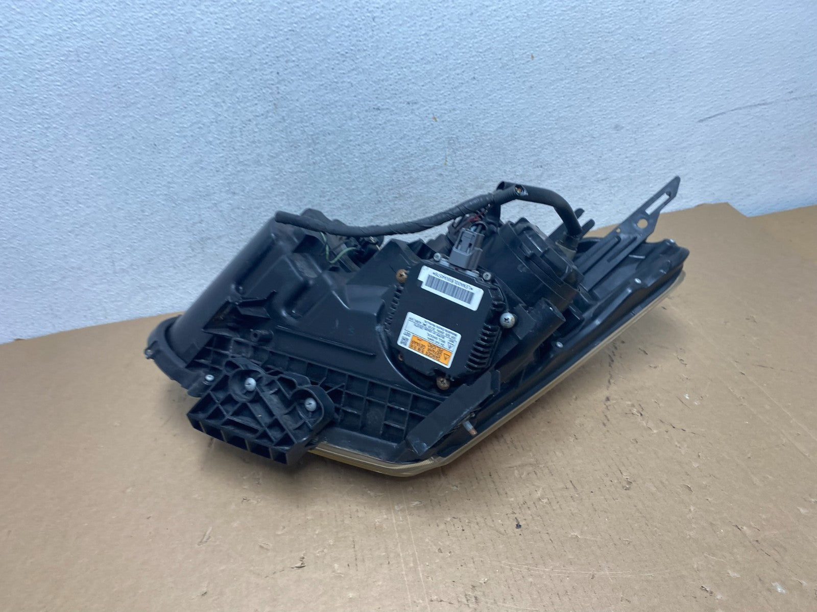 2009-2013 Nissan Rogue Right Passenger Xenon HID Headlight AD8001 DW8