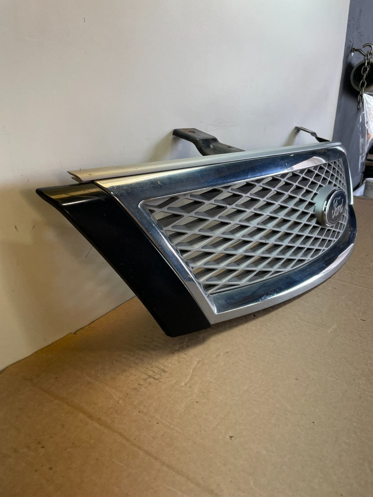 2005 2006 2007 Ford Five Hundred Front Upper Grill Grille Logo Emblem ag9804 DG2