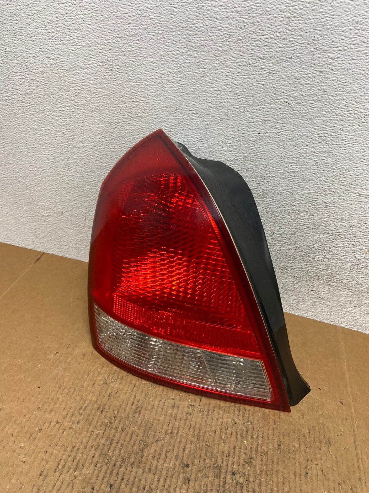 2001-2003 Sedan Hyundai Elantra Left Driver Lh Side Tail Light AE1530 LK0