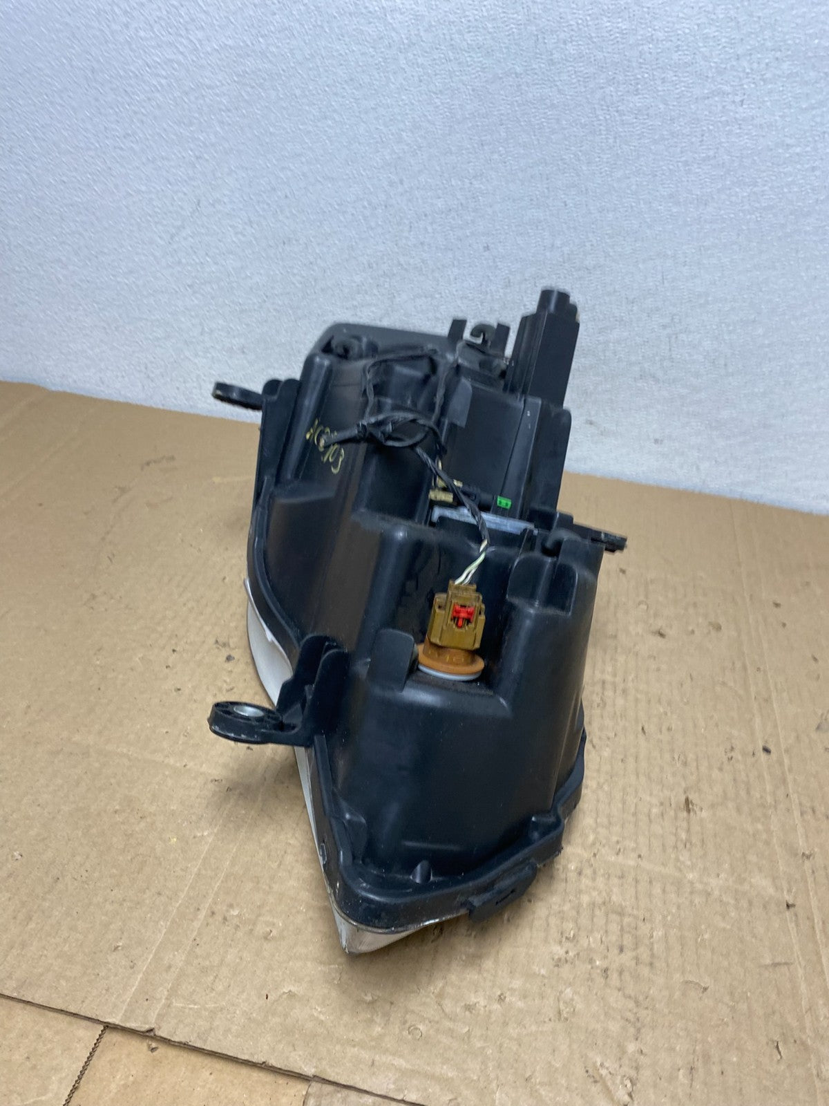 2008 to 2016 Chrysler Town and Country Left Driver Lh Side Headlight AC3903 DW6