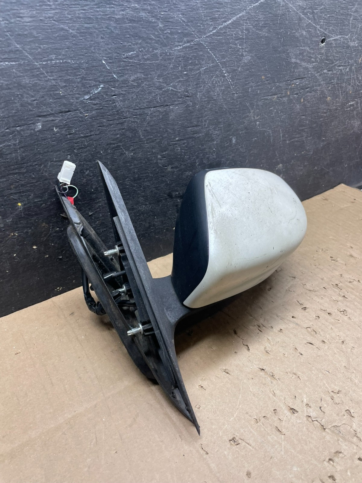 2016 to 2018 Nissan Altima Left Driver LH Turn Signal Door Mirror Q6386 DG2
