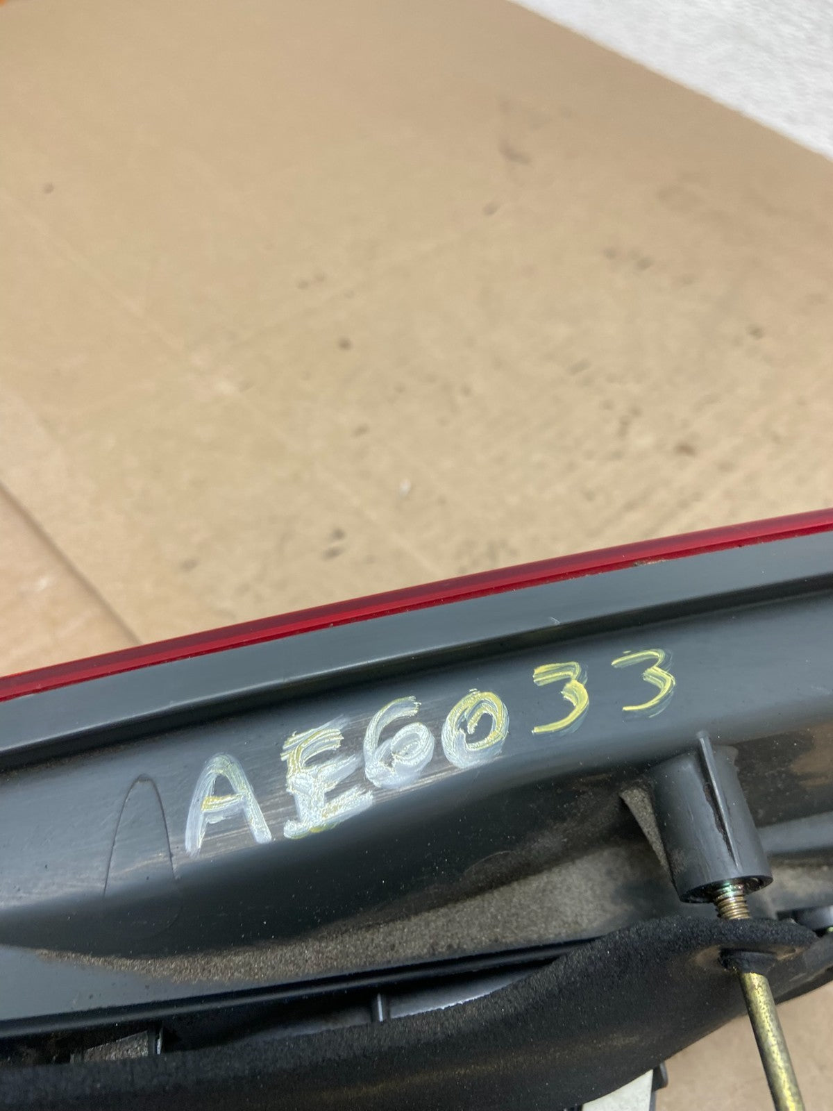 2000 2001 Lexus ES300 Inner Right Passenger RH Side Tail Light AE6033 DW6