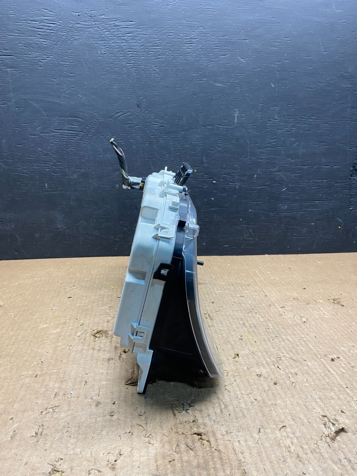 2009 to 2011 Ford E150 E250 E350 VAN Gauge Speedometer Cluster H73252