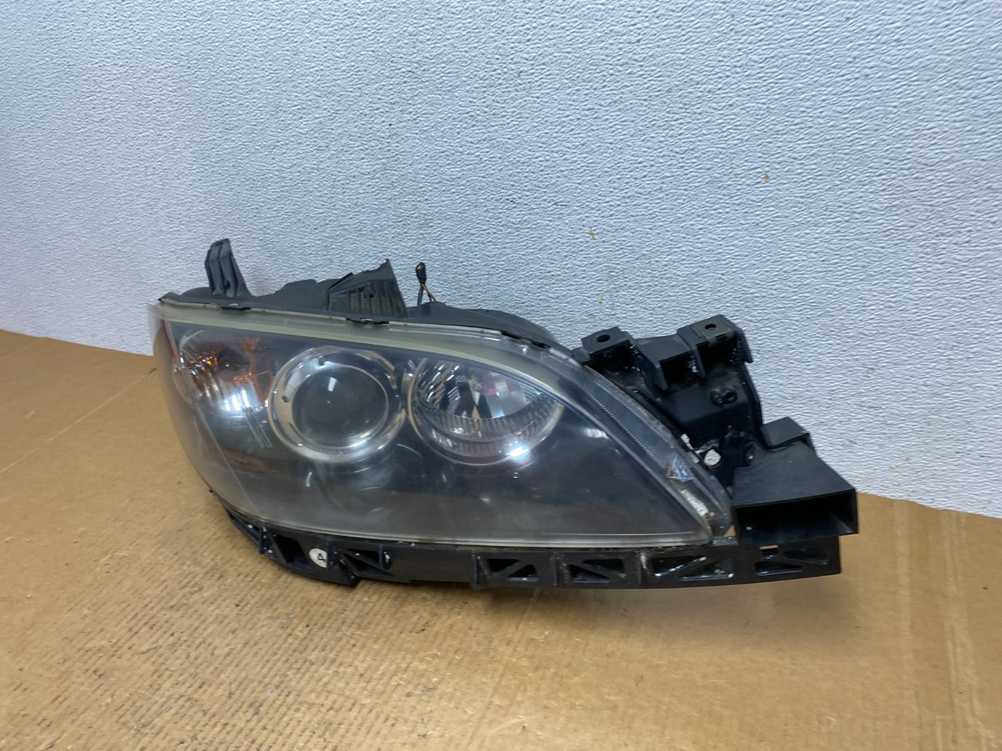 XENON 2004 to 2009 Mazda 3 Sedan Right Passenger Rh Side Headlight AE0496 DW1