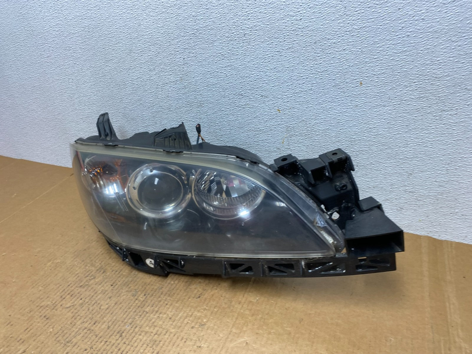 XENON 2004 to 2009 Mazda 3 Sedan Right Passenger Rh Side Headlight AE0496 DW1
