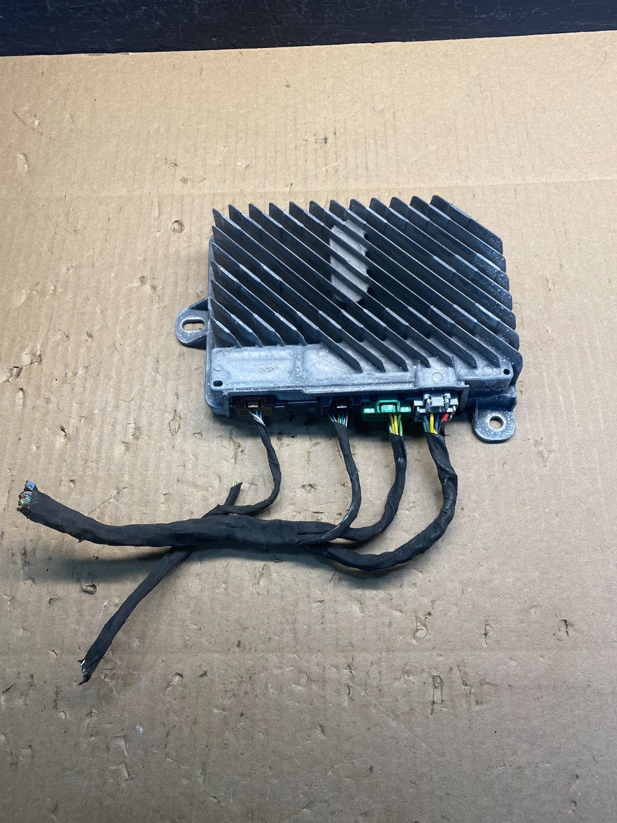 2013 to 2017 Cadillac XTS Bose Audio Equipment Radio Amplifier Base AC2643 DW0