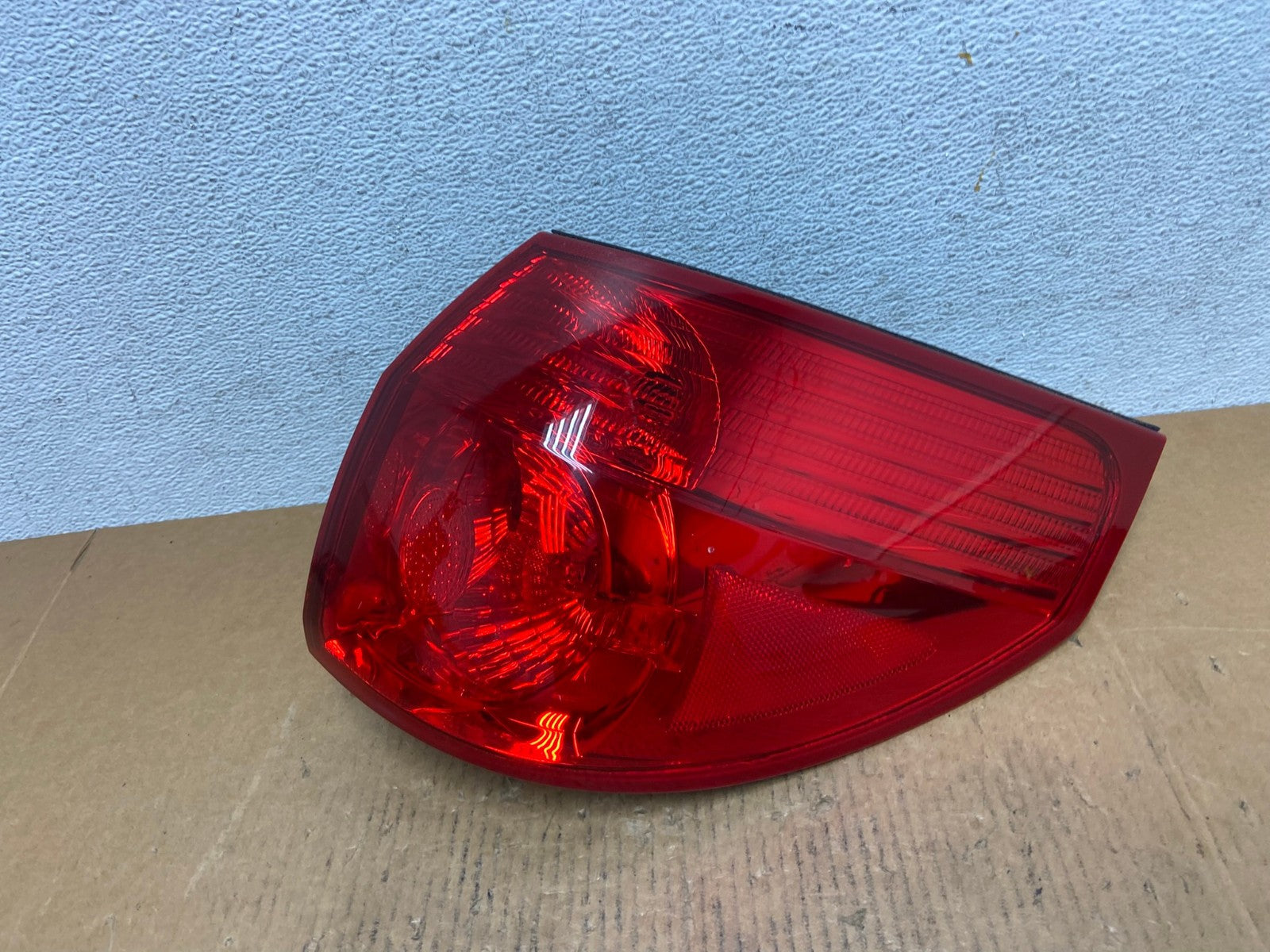 2006 - 2010 Toyota Sienna Right Passenger Side Tail Light AE0192 LK0