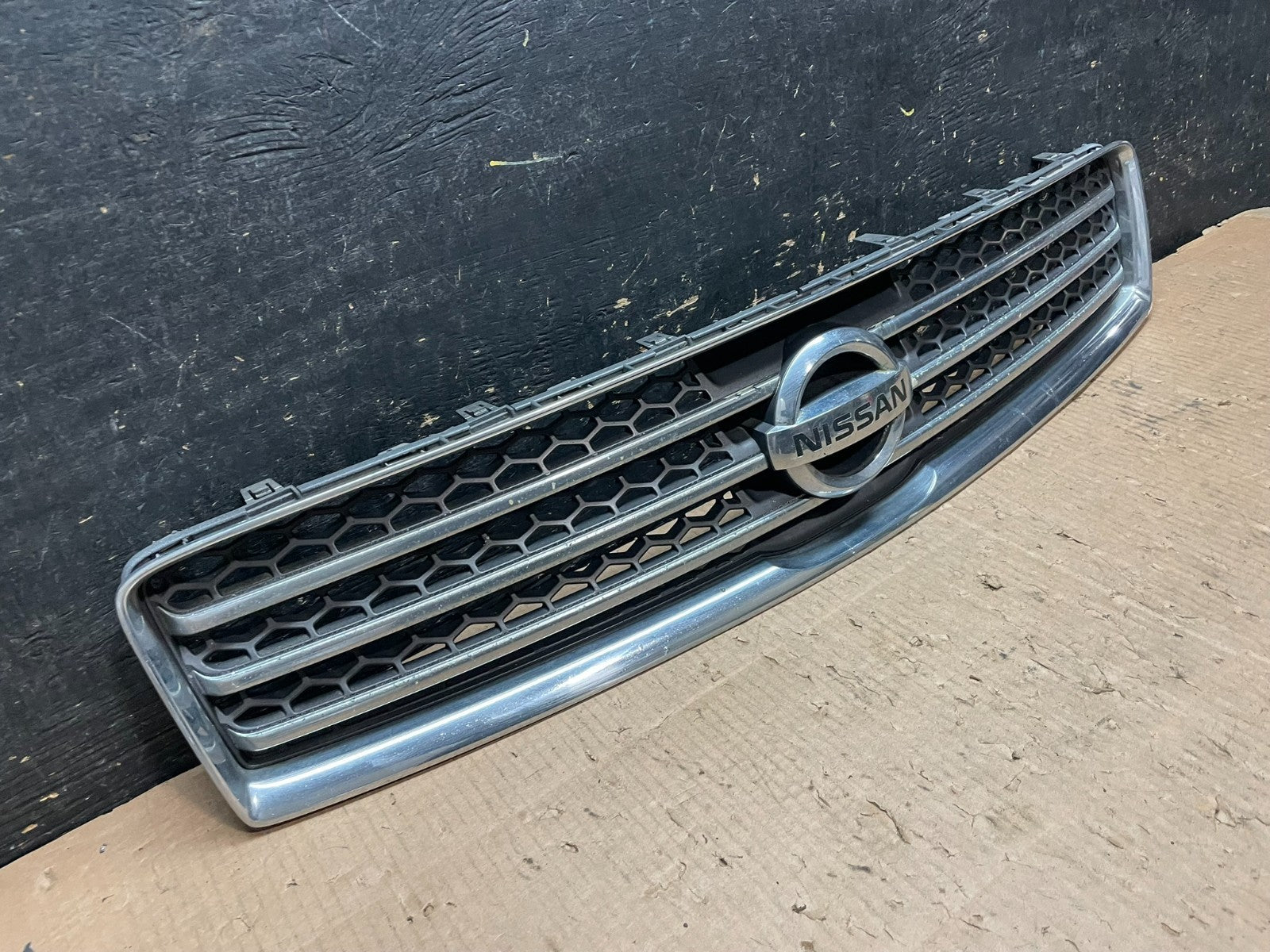 2009 to 2011 Nissan Maxima Front Upper Grill Grille 62070-9N00A Y6441 DG1