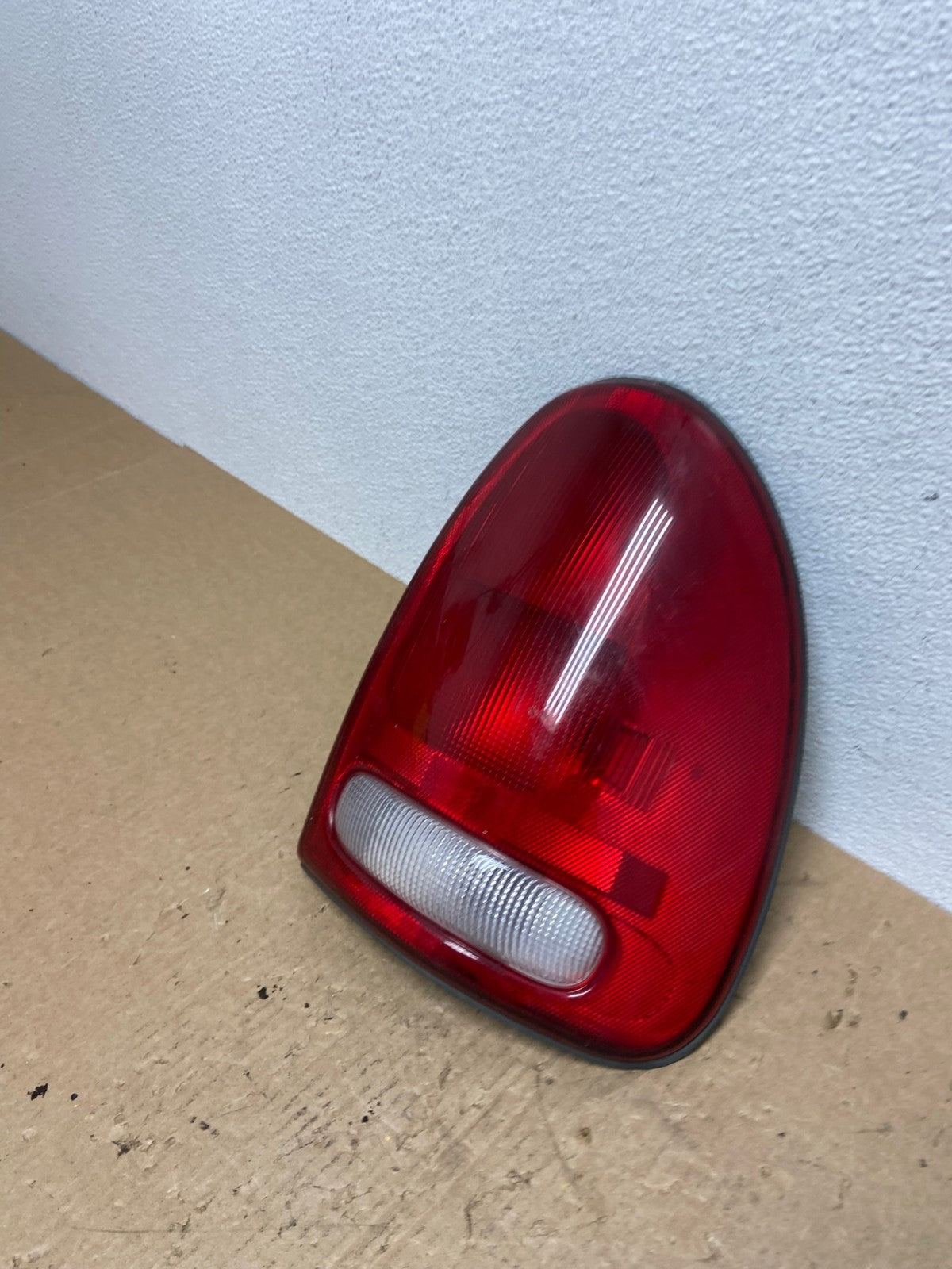1998 to 2003 Dodge Durango Tail Light Right Passenger RH Side AA8670 DW1