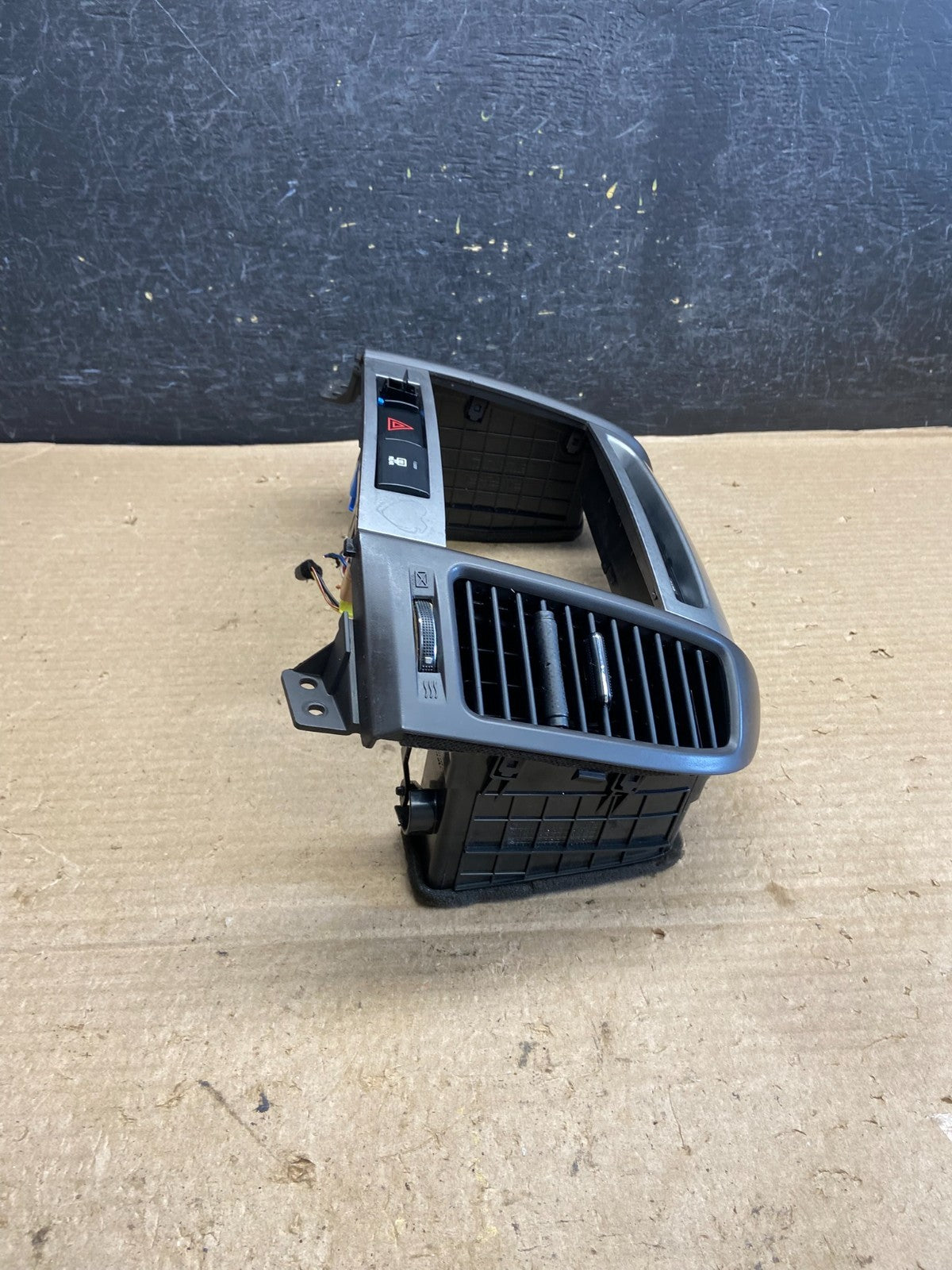 2007 to 2009 Hyundai Santa Fe Center Dashboard Air Vent AH3978 DG2