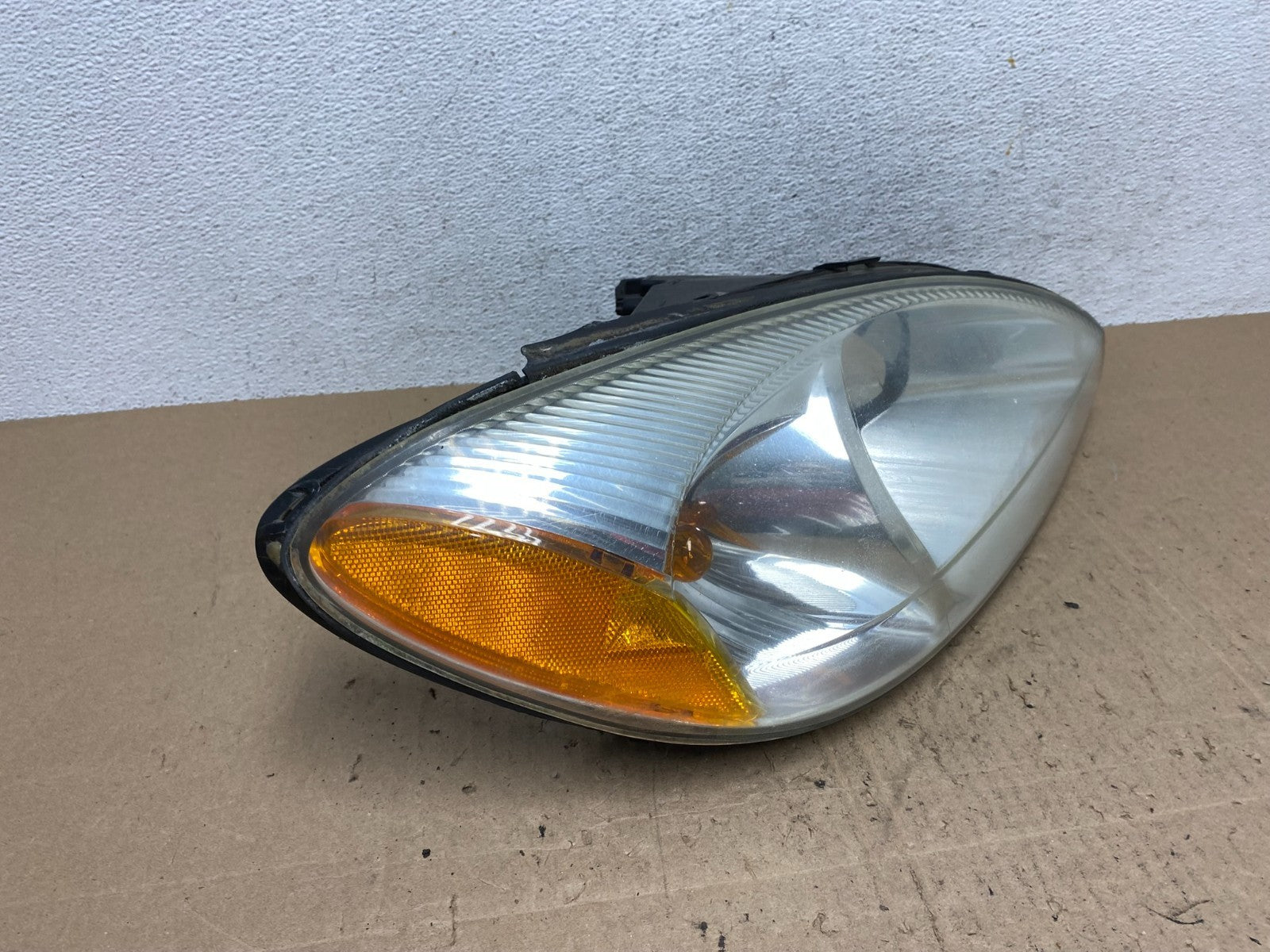 2000 to 2007 Ford Taurus Right Passenger RH Side Halogen Headlight AE6504 DW2
