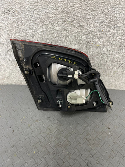 2002-2004 Infiniti i35 Inner Light Right Passenger RH Tail Light OEM A9137 DG16