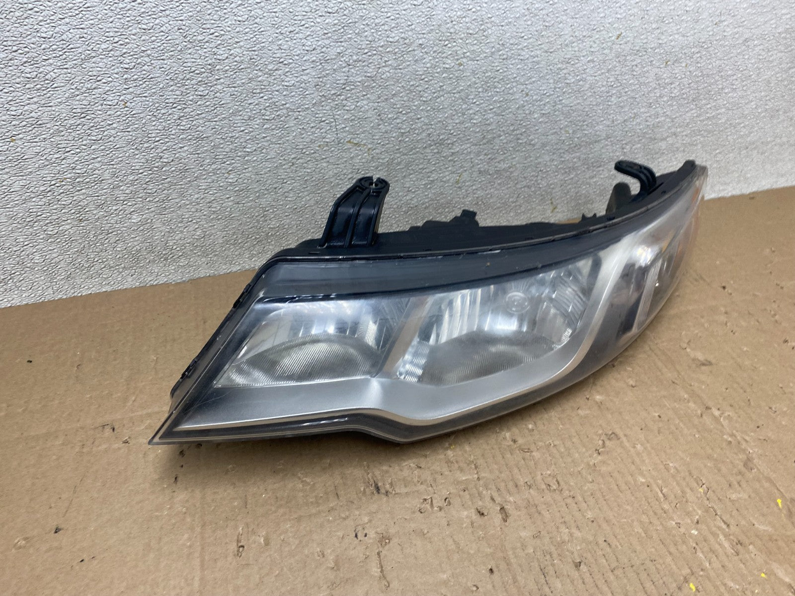 2010 to 2013 Kia Forte Koup Left Driver LH Halogen Headlight T5736 DW2