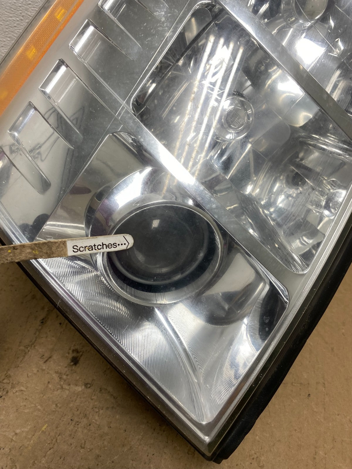 2007 - 2014 Cadillac Escalade Right Passenger Side Xenon HID Headlight AC7242 DW3