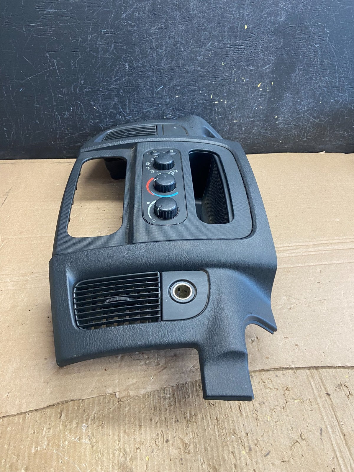 2002 to 2005 Dodge Ram Radio Climate Control Dash Air Vent Bezel Trim af1991 DG1